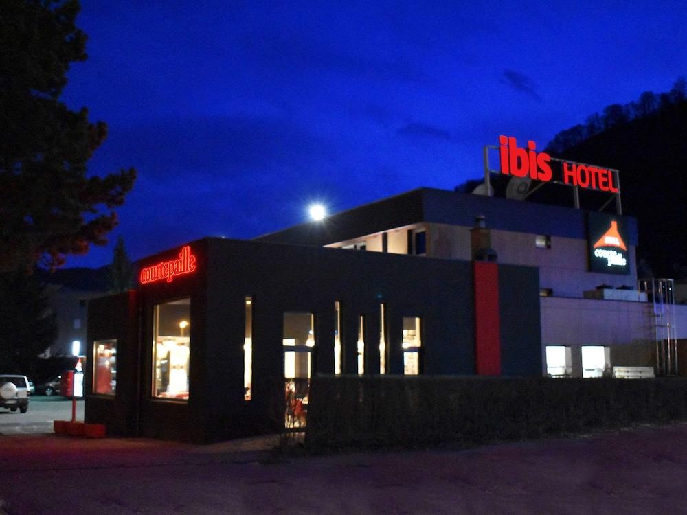 Отель Ibis Sallanches Porte Du Montblanc Экстерьер фото